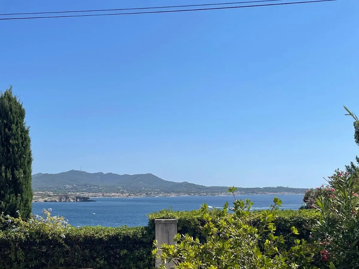 Confortable T2 Vue Mer Avec Terrasse Amenagee Et Parking Prive, Plage Et Port A Pied Sanary-sur-Mer 0*,  France